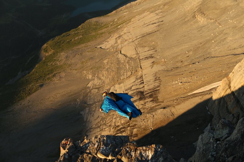 wingsuit-flying
