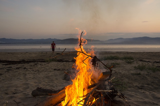campfire-beach