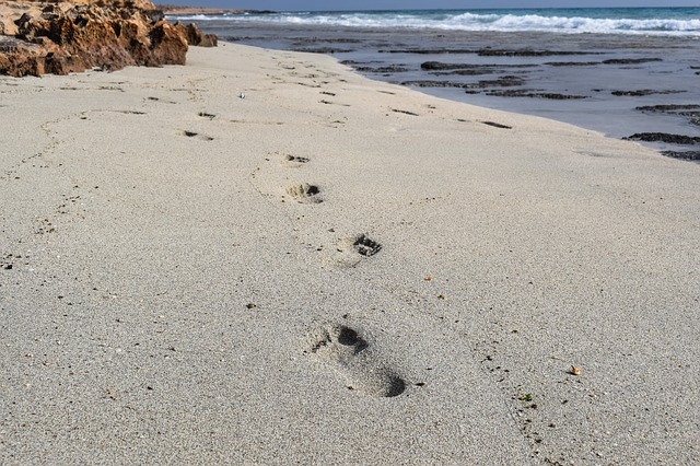 footprints-beach