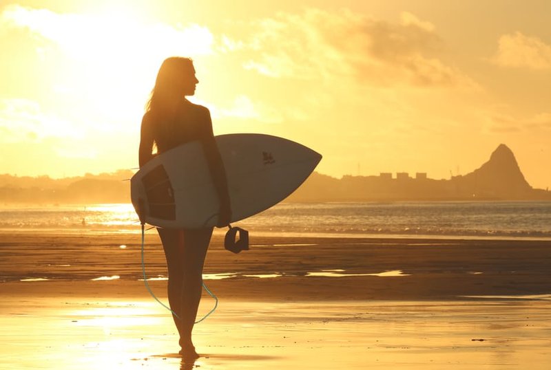 travel tips for women surfers 